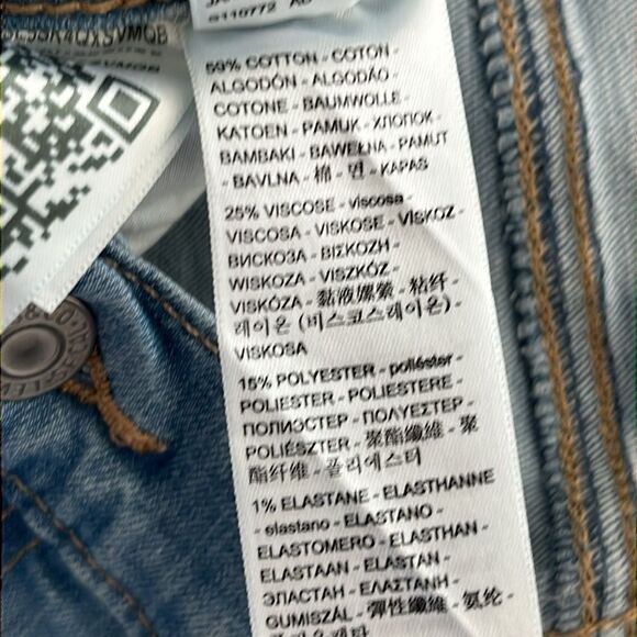 Levi’s Mid-Length Shorts Hypersoft Light Washed NWT SZ 14 32 W - Picture 13 of 13